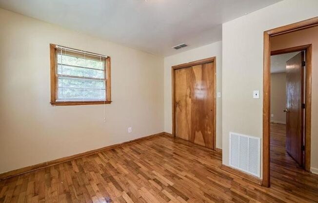 2 beds, 1 bath, $1,250