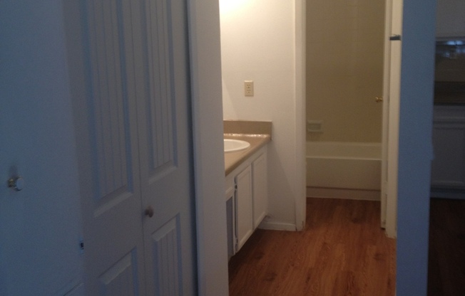 Studio, 1 bath, 415 sqft, $695, Unit 1006