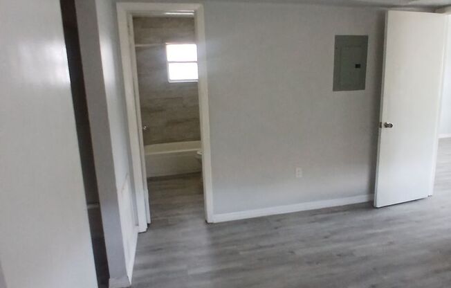University Park 1/1/ Unit, Centrally located near parks and Shopping! Pet friendly.