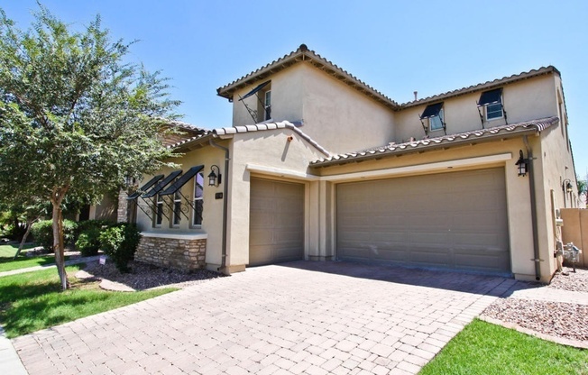 LUXURY 4 Bed 3.5 Ba Home in Gated Community