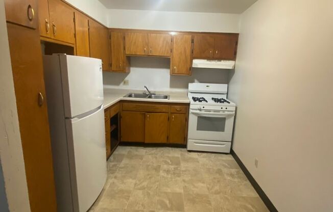 2 beds, 1.5 baths, 963 sqft, $1,299, Unit 5166 A13