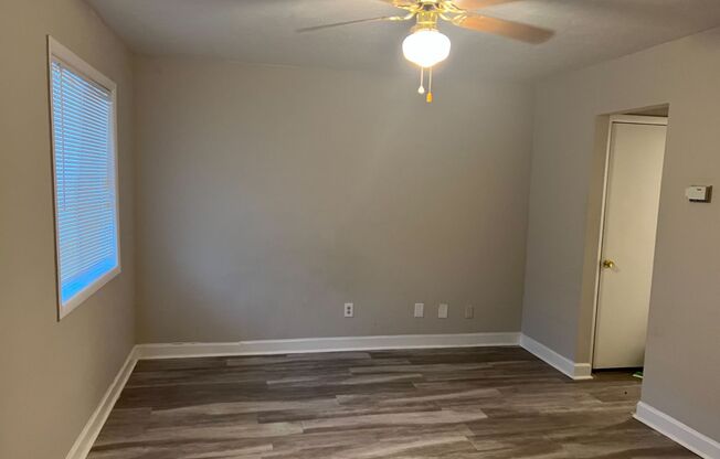 Studio, 1 bath, 475 sqft, $929, Unit 11