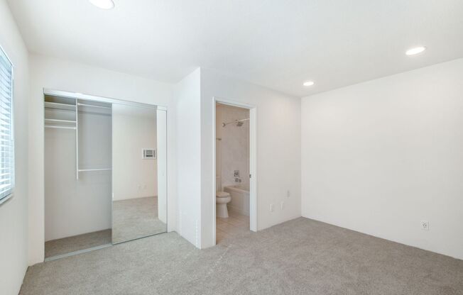 2 beds, 2 baths, $4,795, Unit 3971 Haines street Unit A