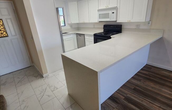 Remodeled 2bed. 2.5bath Townhouse
