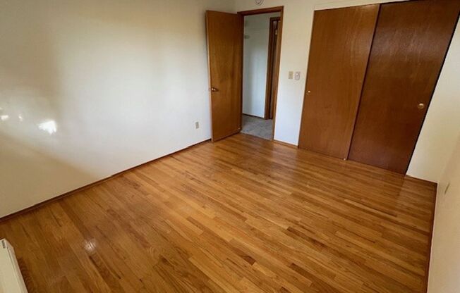 2 beds, 1 bath, $3,200