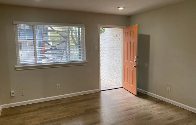 1 bed, 1 bath, 600 sqft, $975, Unit 112