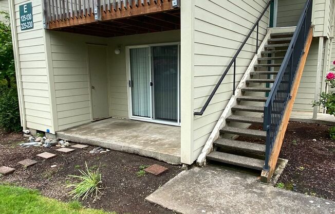3 beds, 2 baths, 1,018 sqft, $2,095, Unit 212