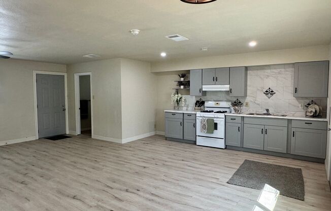 3 Bedroom 2 Bath unit in duplex MOVE IN READY!!