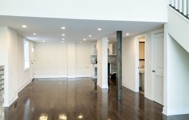 2 beds, 1.5 baths, 1,545 sqft, $3,950, Unit 1210WR-1