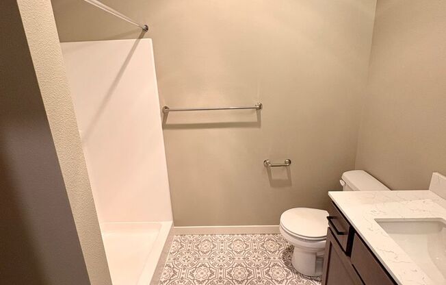 3 beds, 2 baths, 1,190 sqft, $2,395, Unit 208