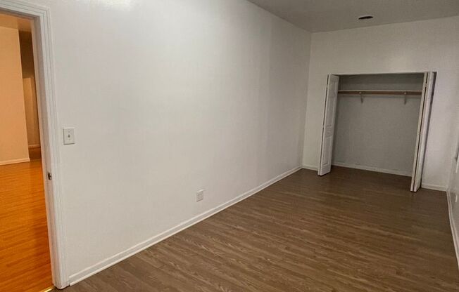 3 beds, 1 bath, $2,000, Unit 3F