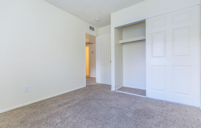 2 beds, 1 bath, 760 sqft, $1,140, Unit 1096