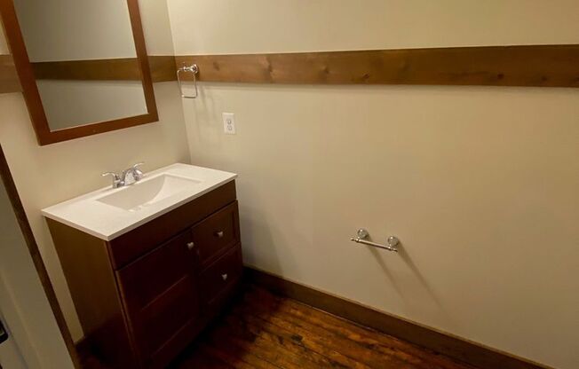 2 beds, 1.5 baths, 1,439 sqft, $1,625, Unit 700 Linden Ave Apt 302