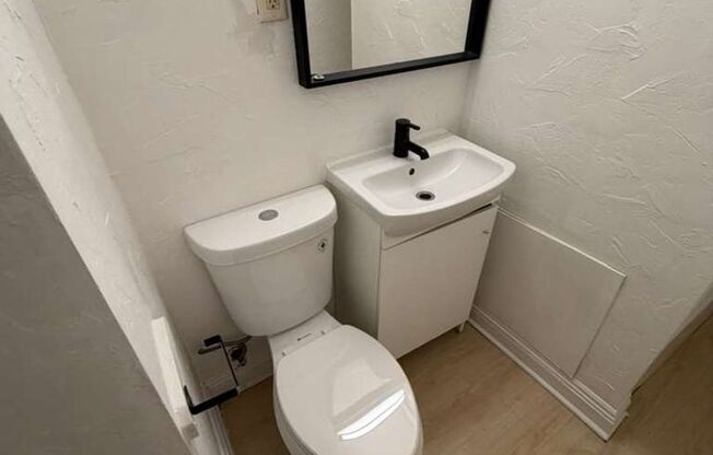 2 beds, 1 bath, 1,016 sqft, $1,095, Unit Unit 112