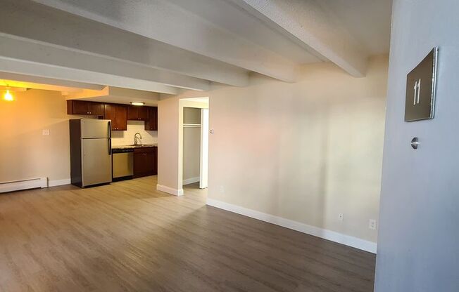 2 beds, 1 bath, 842 sqft, $1,399, Unit Apt 11