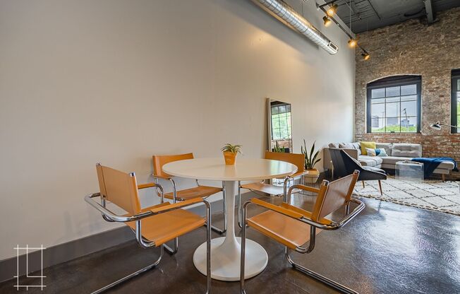 1 bed, 1 bath, $1,650, Unit 727 N. 4th St. Apt. 130