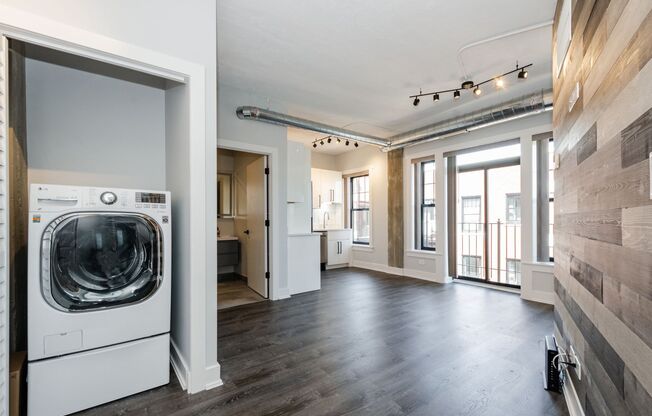 2 beds, 1 bath, 570 sqft, $2,100, Unit 213