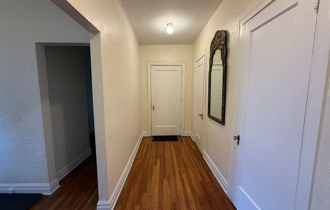 2 beds, 2 baths, 1,303 sqft, $3,000, Unit New King Edward  402