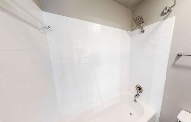 1 bed, 1 bath, 825 sqft, $834