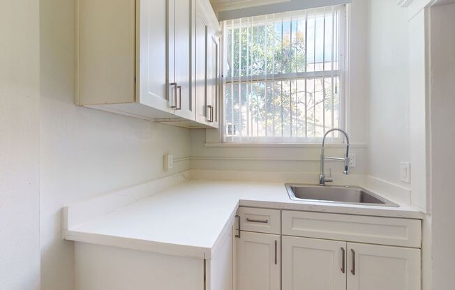 Studio, 1 bath, 352 sqft, $1,604, Unit 429