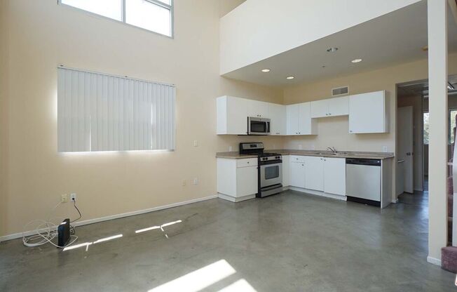 922 W 23 ST