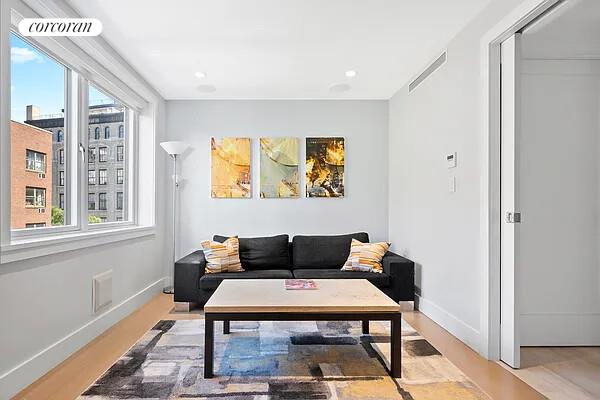 352 W 11 ST