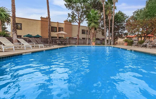 2 beds, 1 bath, 825 sqft, $2,100, Unit 18