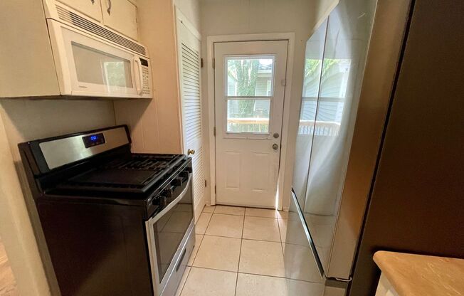 3 beds, 1 bath, $1,400