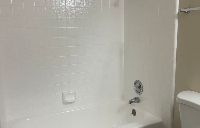 2 beds, 1 bath, 888 sqft, $1,825