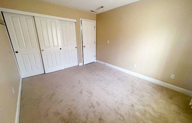 Cozy 2 Bedroom Ground Level Condo In The Highly Desirable New Park Village Community in Newark