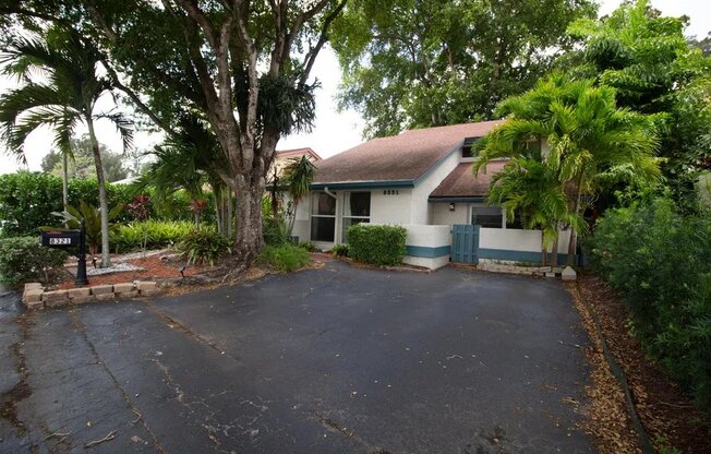 8321 SW 39 CT