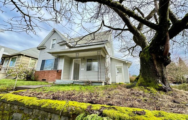 Charming 3 Bedroom, 2 Bath Home in Sellwood for rent!