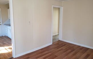 2 beds, 1 bath, $700