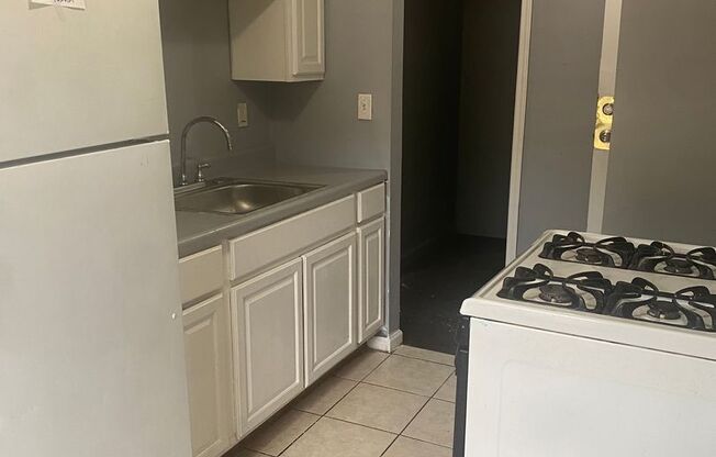 2 beds, 1 bath, 750 sqft, $850