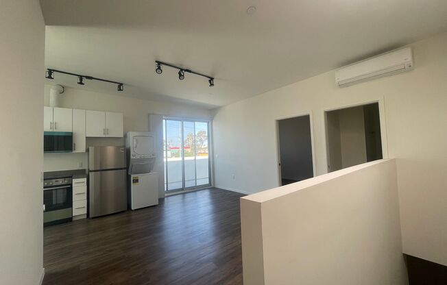 2 beds, 1 bath, 660 sqft, $2,595, Unit 202