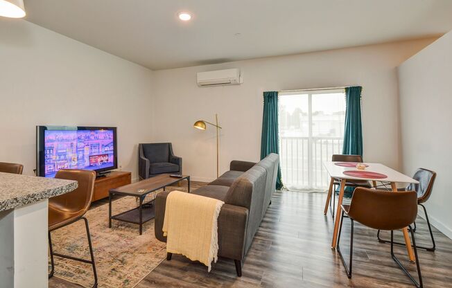 1 bed, 1 bath, 633 sqft, $995, Unit 217