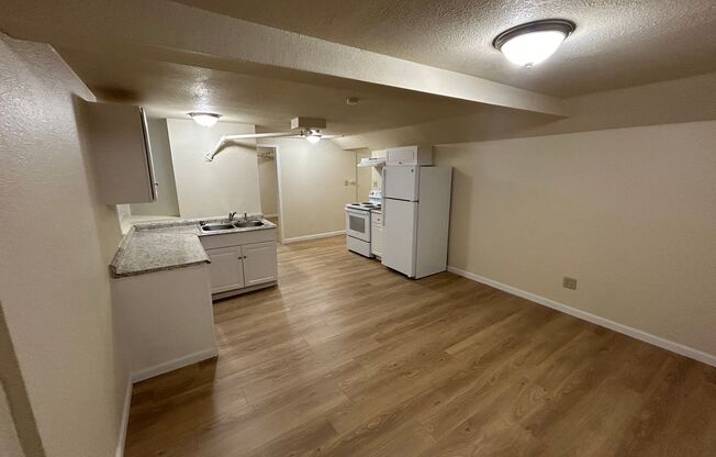 2 beds, 1 bath, $1,150, Unit Apt 8