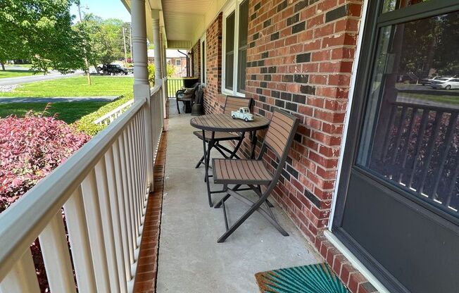 2 beds, 1 bath, 855 sqft, $1,275, Unit Country Club Unit 9C