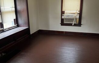 3 beds, 1 bath, $900