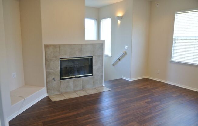 2Bed/2Bath Condo off Douglas in Oceanside~ Sumner