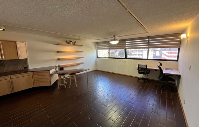 Spacious 1 Bed/1 Bath/1 Parking at La Casa in Waikiki