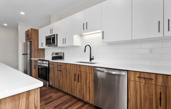 2 beds, 2 baths, 1,577 sqft, $2,600, Unit 402