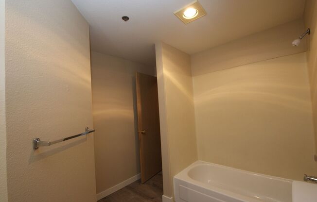 Studio, 1 bath, 452 sqft, $1,450, Unit 209