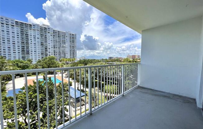 2851 NE 183rd St Apt 1818