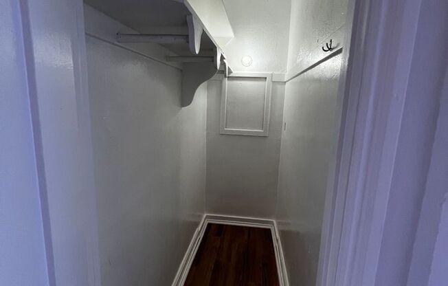 Studio, 1 bath, 400 sqft, $1,300