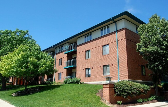 2 beds, 2 baths, 1,080 sqft, $1,900, Unit 800-101