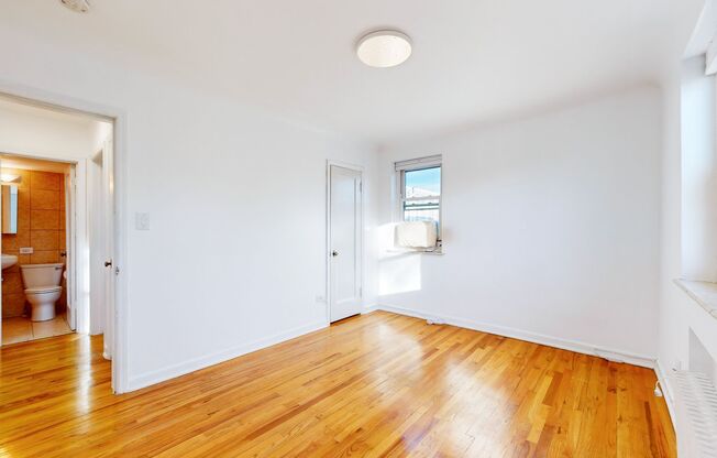 2 beds, 1 bath, $1,650, Unit 505 Haberman