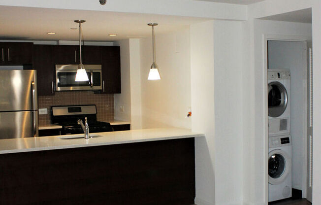 2 beds, 1 bath, 858 sqft, $3,950