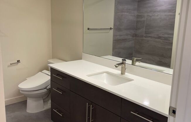 2 beds, 1 bath, 660 sqft, $2,895, Unit 210
