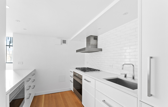 1 bed, 2 baths, $10,500, Unit 208